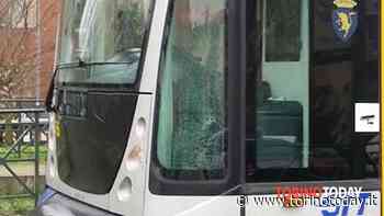 Vuole salire sul tram fermo al semaforo di Torino Porta Nuova: al 'no' dell'autista, aggredisce lui e altri addetti Gtt con un coltello - TorinoToday