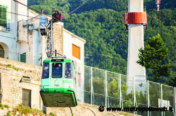 Funivia Faito, la causa del fermo della cabina: fusibile rotto dopo un black-out. Eav: «Guasto gestito correttamente» - Metropolis