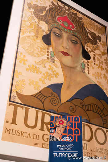 ‘Passaporto Turandot’, guida tascabile del Museo del Tessuto di Prato - ExPartibus