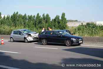 Botsing op E17 doordat bestuurders verrast worden door defect voertuig