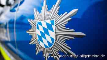 Unbekannter beschädigt schwarzen Skoda Fabia in Augsburg