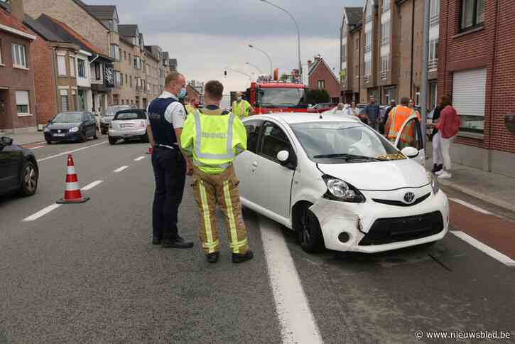 Bestuurster lichtgewond na ongeval tijdens manoeuvre