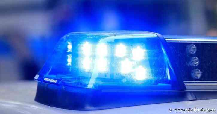 Radler-Trio schlägt nach Streit auf Auto ein und flüchtet