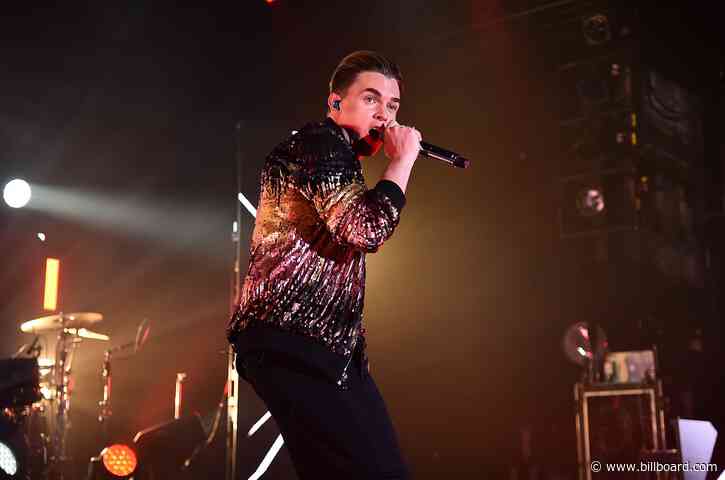 PETA Protests Vanilla Ice and Jesse McCartney Shows at SeaWorld San Antonio