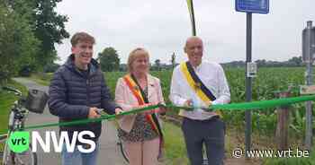 Fietsen én zonder schaamte zingen op eerste zangfietspad in Zedelgem - VRT NWS