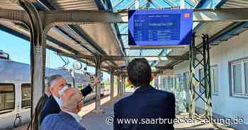 Am Bahnhof Neunkirchen informien zehn neu Monitore die Fahrgäste - Saarbrücker Zeitung