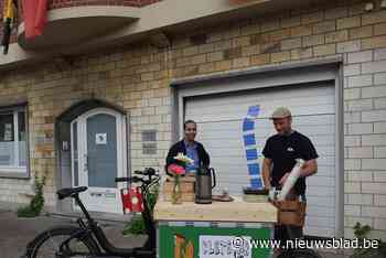 Buurtwerkers rijden met de kletskar door Ruisbroek: babbeltje met koffie ot thee