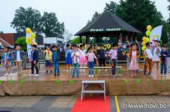 Proclamatie van de kleuters en 6B in 't Klavertje van Koersel - Het Belang van Limburg