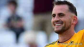 Alex Hales extends Nottinghamshire Outlaws contract