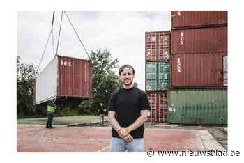 Daar vliegt de serre van Plein Publiek<BR />