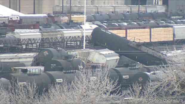 22 train car derailment in Calgary's Alyth Yard result of coupler knuckle failure: TSB