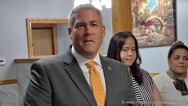 Bello, Barnhart call for permanent cap on food delivery fees