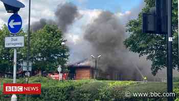 York Burger King fire: Clifton Moor fast food restaurant alight - BBC News