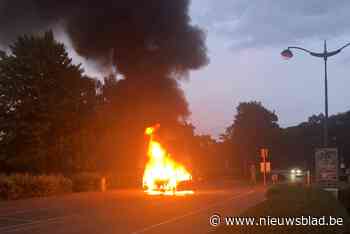 Auto gaat in vlammen op in Herentals