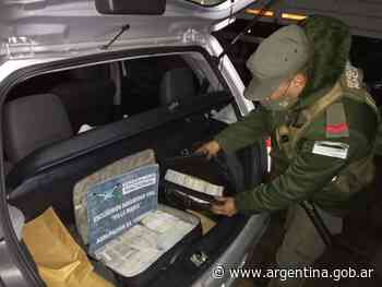 Viajaban hacia la Ciudad Autónoma de Buenos Aires con más de 1.000.000 de dólares ocultos en el baúl del automóvil - Argentina.gob.ar Presidencia de la Nación