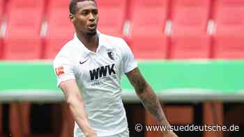 Operation am Knie: Augsburger Abwehrspieler Oxford fällt aus - Süddeutsche Zeitung