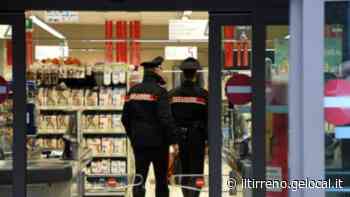 Arrestato al sedicesimo furto il ladro seriale dei supermercati - Il Tirreno