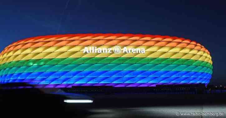Münchner Arena zum CSD in Regenbogenfarben