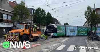 Tram ontspoord in Hoboken: na 2 uur weer op de rails gekregen - VRT NWS