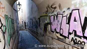 Graffiti in Oberhausen: Vier Männer besprühen Trafostation