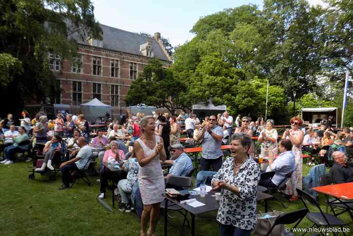Feest in ’t Dorp laat inwoners dansen