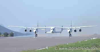 Richard Branson makes it to the edge of space in Virgin Galactic flight