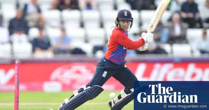 England women collapse to narrowly lose second T20 against India
