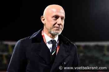 Italianen laten niets aan toeval over en 'vergeten' assistent Vialli mee te nemen met de bus