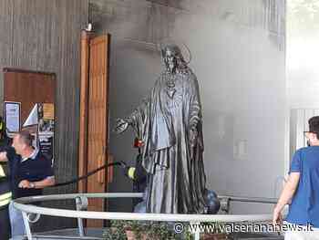 Incendio a Clusone: fiamme nella chiesetta dell'oratorio - foto - Valseriana News