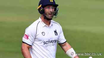 County Championship: Pieter Malan & Dom Sibley share 220-run stand for Warwickshire at Worcester