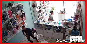 Câmeras flagram bandidos fazendo arrastão em loja de celulares em Timon - GP1