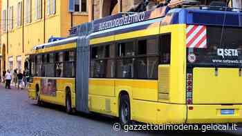 Modena, in centro “prove” di pedonalizzazione: nel weekend niente bus sulla via Emilia - La Gazzetta di Modena