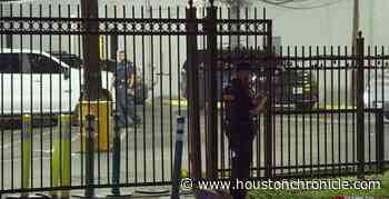 Man shot in drive-by at west Houston bar - Houston Chronicle