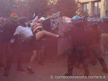 G20 a Venezia, scontri tra manifestanti e polizia: un fermo - Corriere della Sera