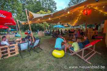 Tuin van hogeschool omgetoverd tot zomerbar Amuzo<BR />