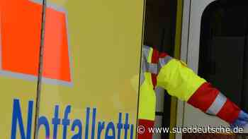Betrunkener kracht mit Auto gegen Baum: Schwer verletzt - Süddeutsche Zeitung