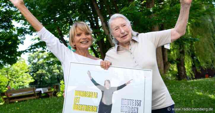 Münchner Seniorenheim stellt berühmte Album-Cover nach