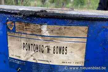 Vat met vuile olie gedumpt