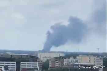 Hevige brand in Beveren, rookpluim zichtbaar tot in Antwerpen - Gazet van Antwerpen