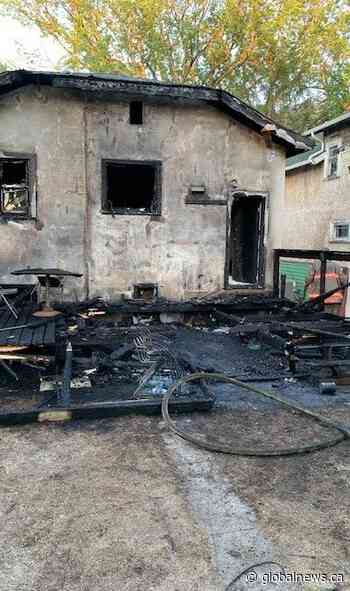 Saskatoon fire department respond to house, deck fire Saturday night - Global News
