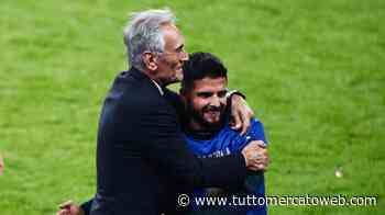 Tutti gli azzurri sul prato di Wembley: la curva dell'Italia inizia a cantare e a incitarli - TUTTO mercato WEB