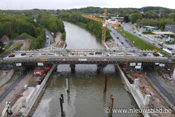 Spektakel aan de R4: enorme nieuwe brug wordt straks op haar plaats ‘geschoven’