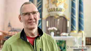 "Kaum auszuhalten": Wie Pfarrer Ulrich Matthias Spengler seine Kirche in Bad Berka von Nazi-Symbolen befreite | MDR.DE - MDR