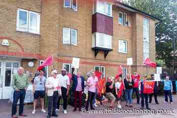St Mungo's: Striking Lewisham staff protest 'bullying' culture