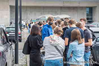 420 mensen halen vaccin tijdens 'opendeurdag' - Het Nieuwsblad