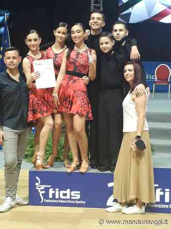 MANDURIA - Campionati italiani di danza sportiva, medaglia d'argento per la squadra under 16 del Team Dance Erario Academy - ManduriaOggi