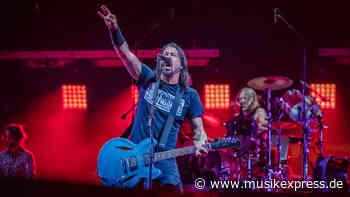 Dave Grohl und die Foo Fighters teilen Video „You Should Be Dancing“ - Musikexpress