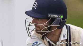 County Championship: Stevie Eskinazi extends Middlesex lead over Leicestershire