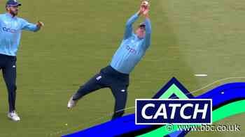 England v Pakistan: Fakhar Zaman caught off Saqib Mahmood by Zak Crawley for six