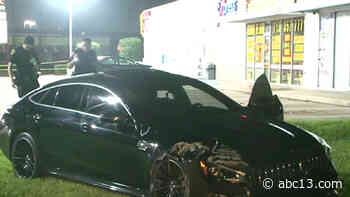 Driver killed after gunfight with passenger near SW Houston gas station - KTRK-TV